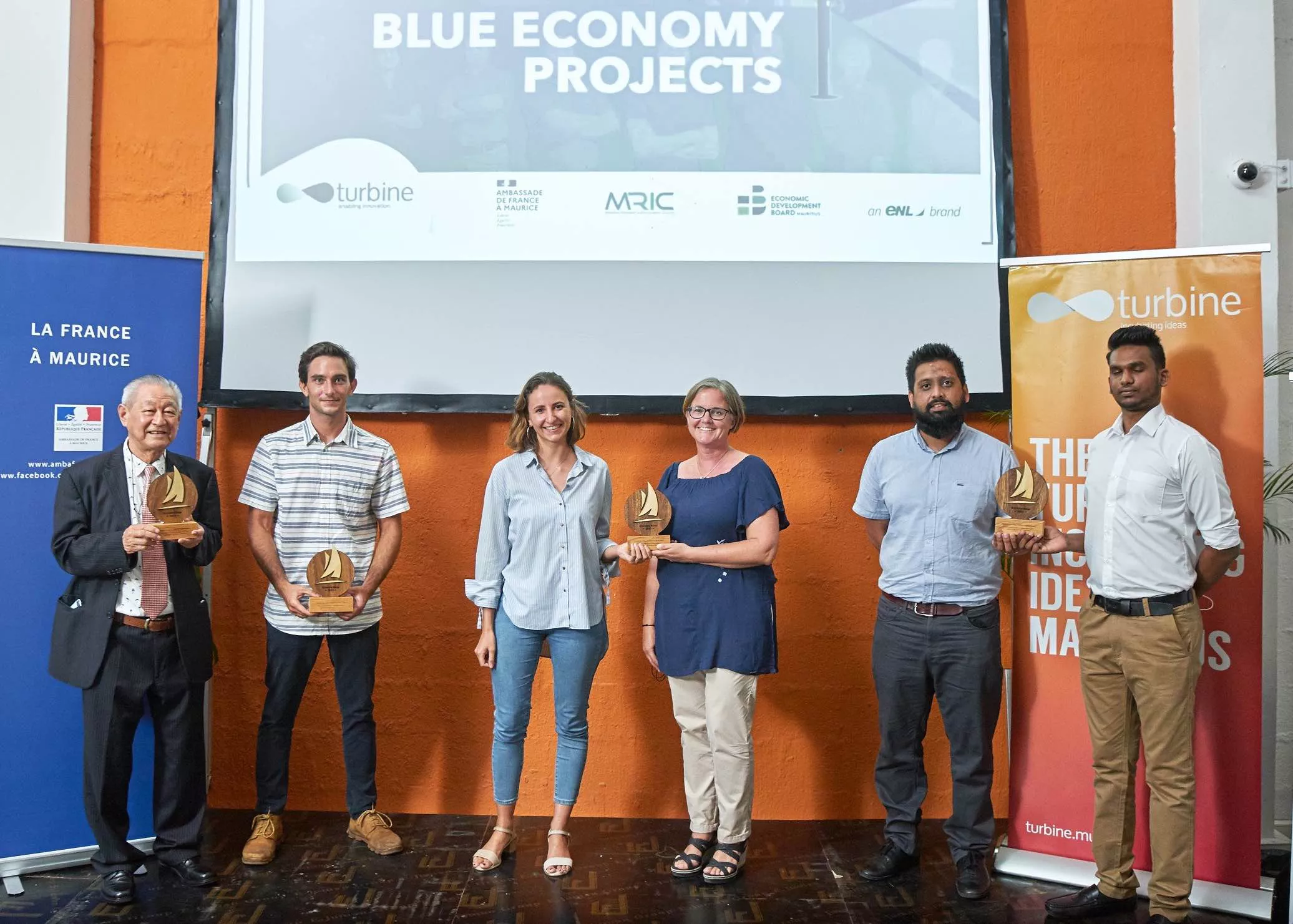 Yohan Gallet receiving an award in recognition of sustainable innovation at SeaLife Organics